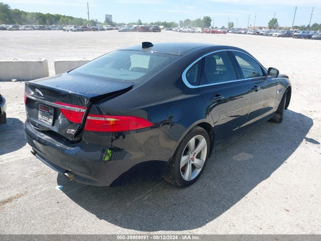 2018 JAGUAR XF SAJBS4FX6JCY69766 Photo 3