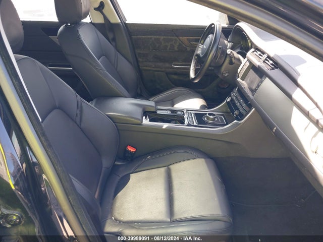 2018 JAGUAR XF SAJBS4FX6JCY69766 Photo 4