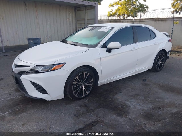 Toyota CAMRY SE 2018 4T1B11HK2JU552008 Image 2