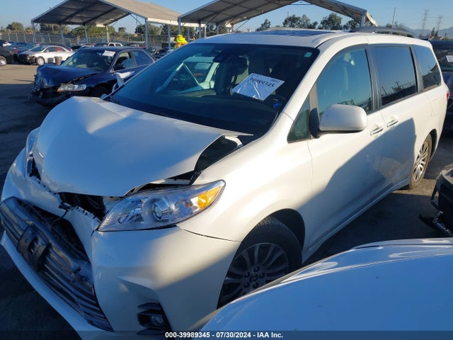 Toyota Sienna Xle 8 Passenger 2018 5TDYZ3DC5JS921403 Image 2