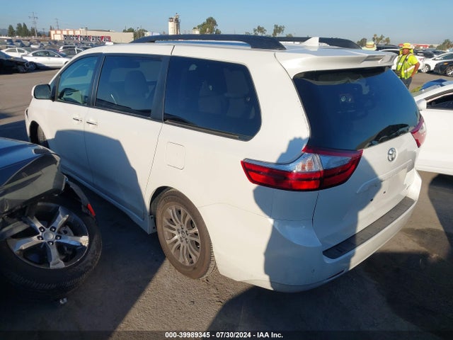 Toyota Sienna Xle 8 Passenger 2018 5TDYZ3DC5JS921403 Image 3