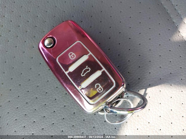 3VW637AJ3EM229663 Volkswagen Jetta Hybrid Se