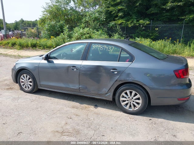 3VW637AJ3EM229663 Volkswagen Jetta Hybrid Se