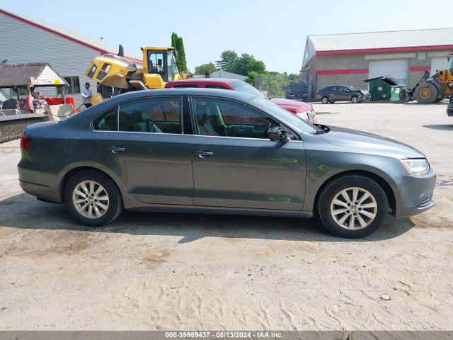 3VW637AJ3EM229663 Volkswagen Jetta Hybrid Se