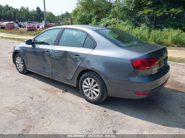 3VW637AJ3EM229663 Volkswagen Jetta Hybrid Se