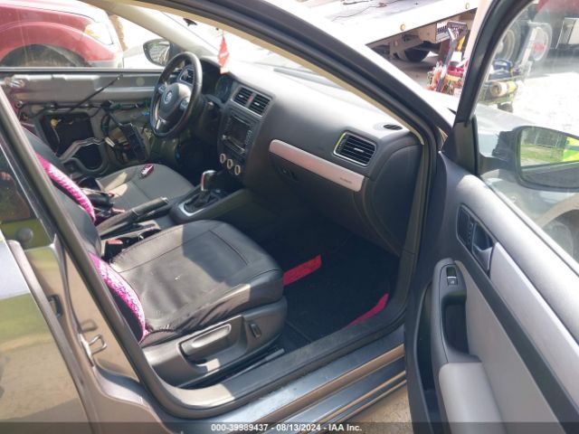3VW637AJ3EM229663 Volkswagen Jetta Hybrid Se