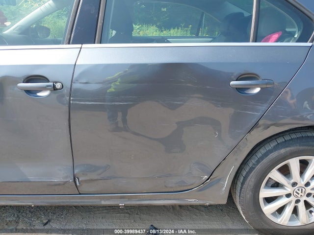 3VW637AJ3EM229663 Volkswagen Jetta Hybrid Se