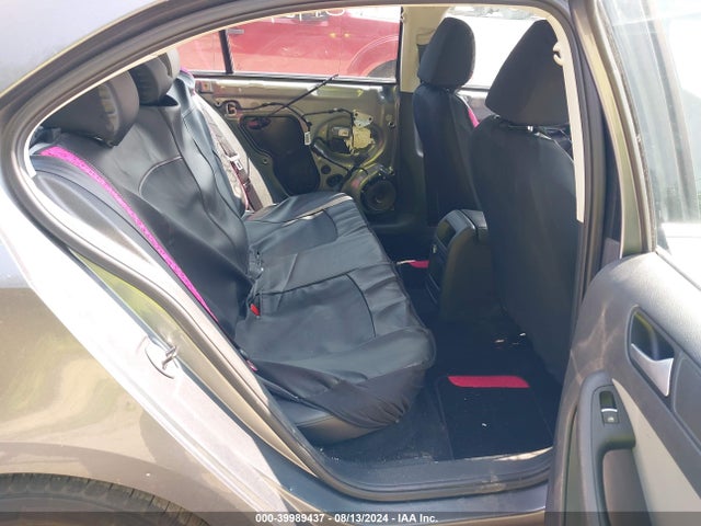 3VW637AJ3EM229663 Volkswagen Jetta Hybrid Se