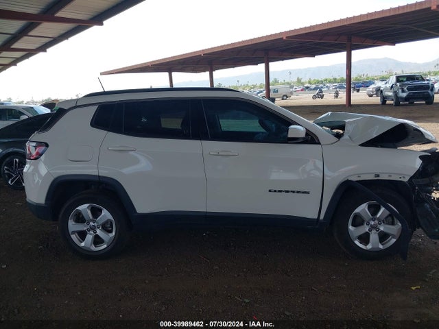 3C4NJCBB3JT240926 Jeep Compass Latitude Fwd