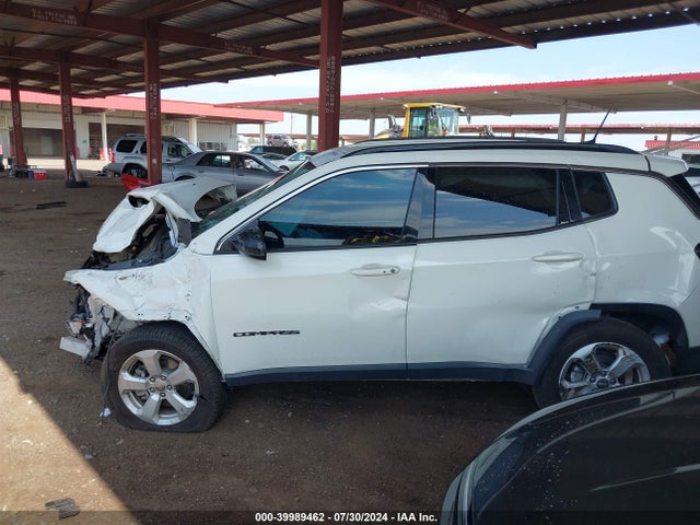 3C4NJCBB3JT240926 Jeep Compass Latitude Fwd