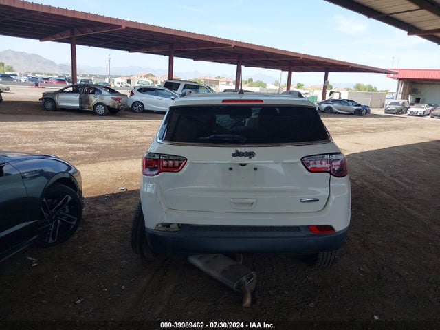 3C4NJCBB3JT240926 Jeep Compass Latitude Fwd