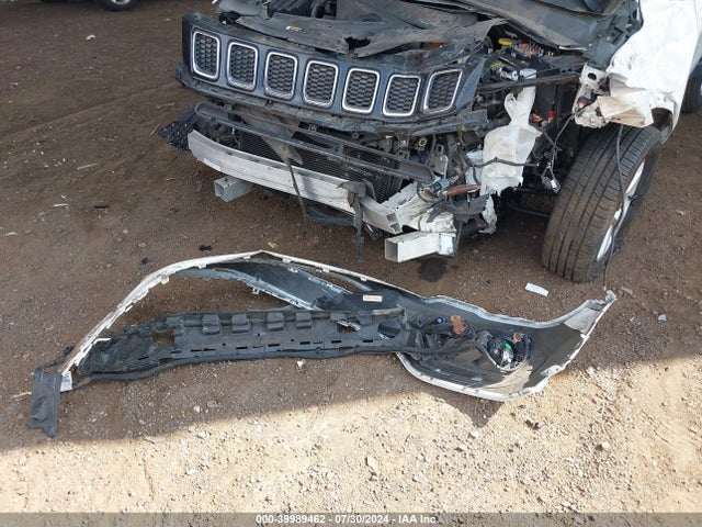 3C4NJCBB3JT240926 Jeep Compass Latitude Fwd