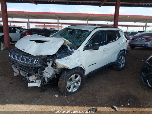 3C4NJCBB3JT240926 Jeep Compass Latitude Fwd