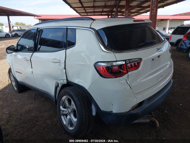 3C4NJCBB3JT240926 Jeep Compass Latitude Fwd