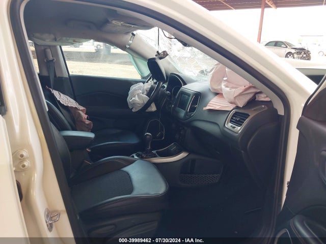 3C4NJCBB3JT240926 Jeep Compass Latitude Fwd