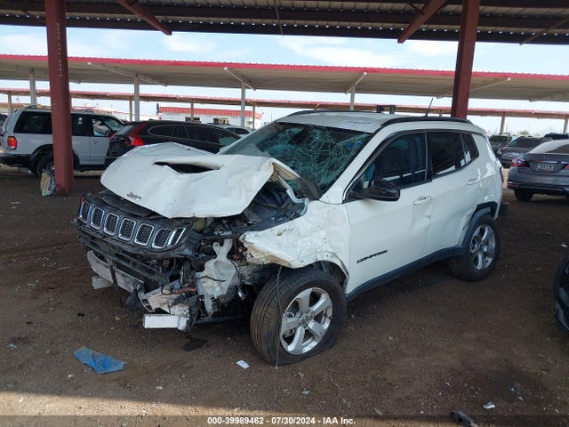 3C4NJCBB3JT240926 Jeep Compass Latitude Fwd
