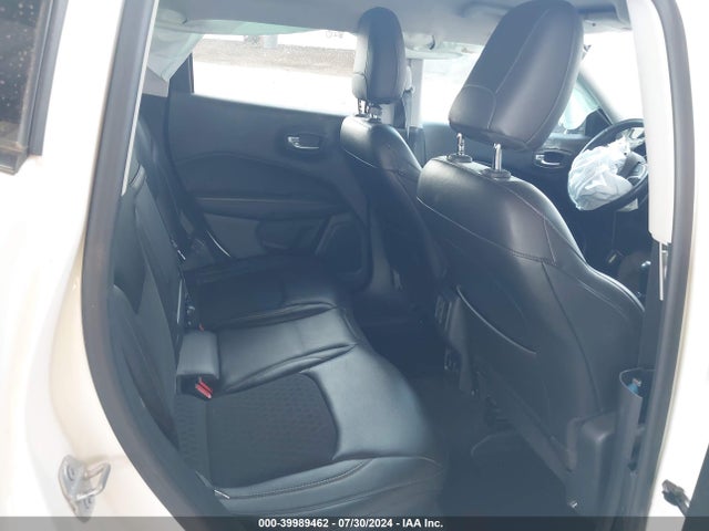 3C4NJCBB3JT240926 Jeep Compass Latitude Fwd