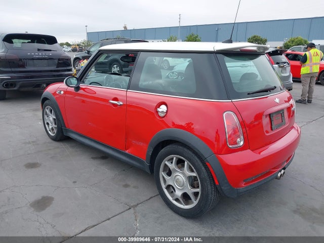 2006 MINI COOPER S WMWRE335X6TJ35671 Photo 2