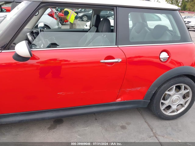 2006 MINI COOPER S WMWRE335X6TJ35671 Photo 5
