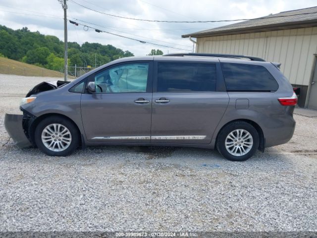 5TDYK3DC5FS641539 Toyota Sienna Xle Premium 8 Passenger