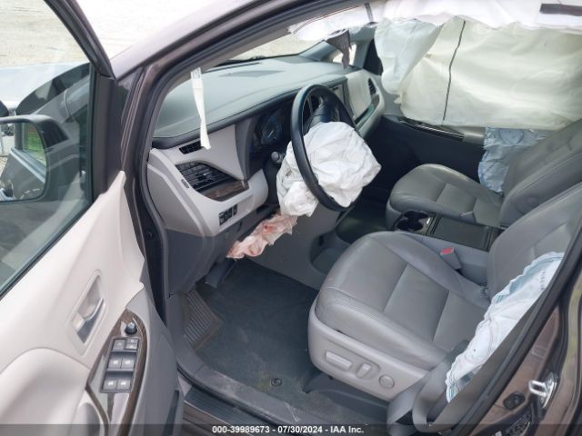 5TDYK3DC5FS641539 Toyota Sienna Xle Premium 8 Passenger