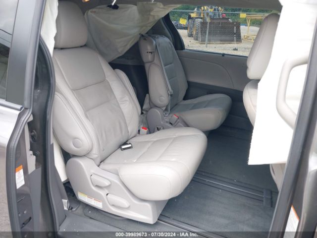 5TDYK3DC5FS641539 Toyota Sienna Xle Premium 8 Passenger