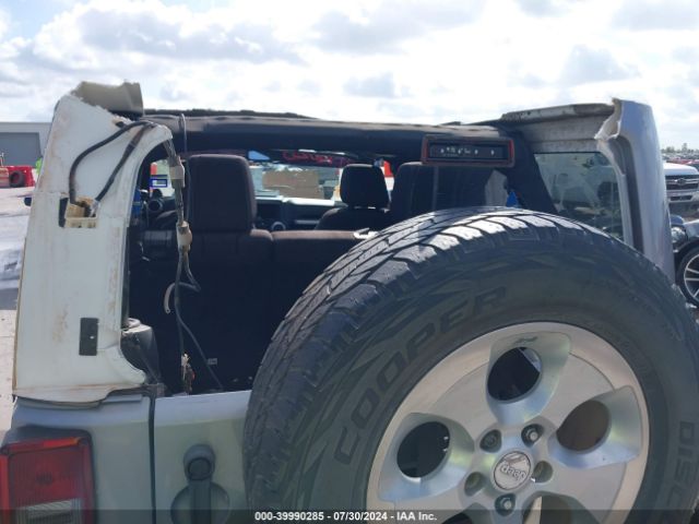 1C4BJWEG2EL157338 Jeep Wrangler Unlimited Sahara
