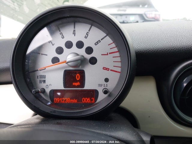 2013 MINI CLUBMAN WMWZF3C59DT489546 Photo 6