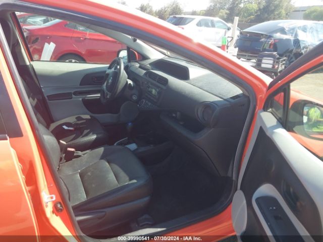 JTDKDTB33E1059633 Toyota Prius C One