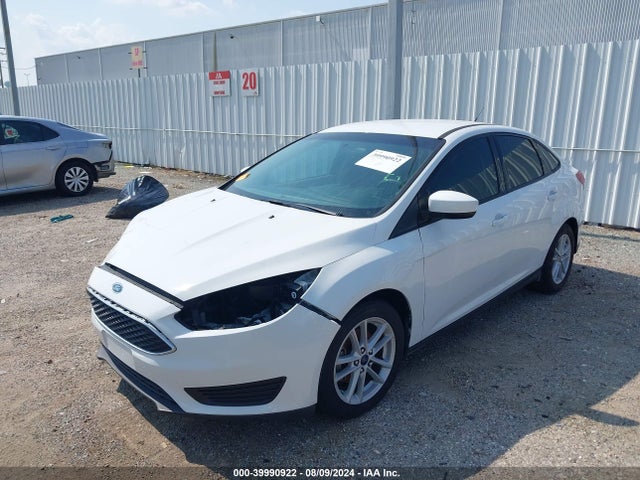 Ford FOCUS SE 2018 1FADP3F29JL262130 Image 2