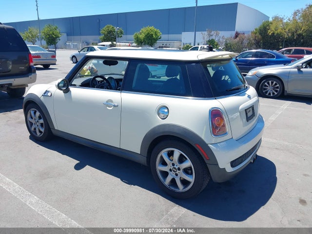 2010 MINI COOPER S WMWMF7C57ATZ72806 Photo 2