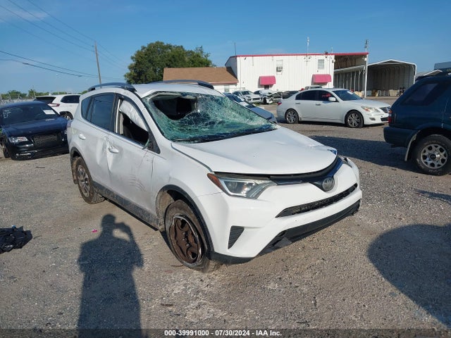 Toyota RAV4 LE 2018 2T3ZFREV8JW433223 main image