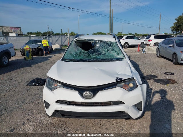 Toyota RAV4 LE 2018 2T3ZFREV8JW433223 Image 11