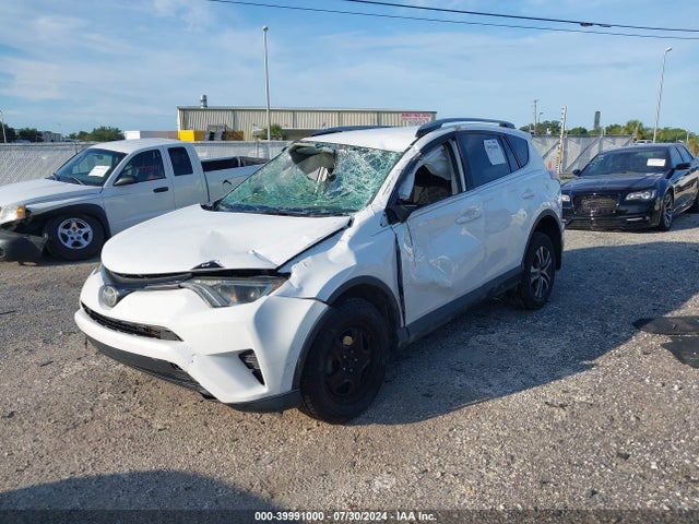 Toyota RAV4 LE 2018 2T3ZFREV8JW433223 Image 2