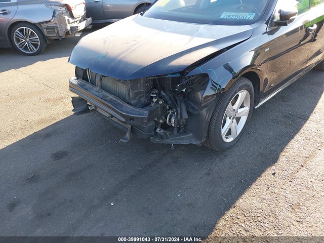1VWAT7A31FC098425 Volkswagen Passat 1.8t Limited Edition