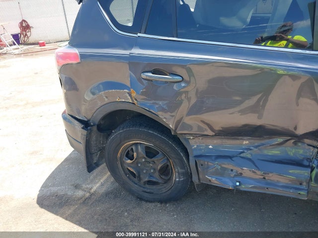 Toyota RAV4 LE 2017 2T3ZFREV2HW352664 Image 12