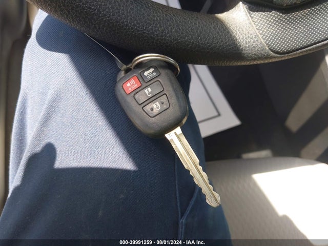 Toyota COROLLA LE 2018 5YFBURHE1JP768286 Image 11