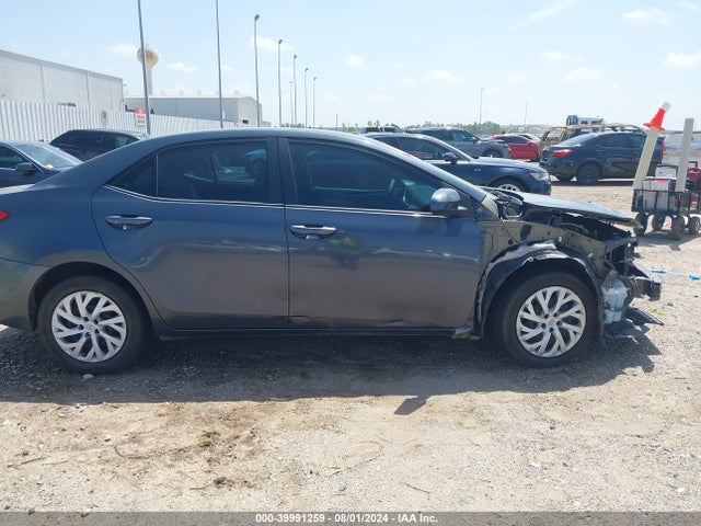 Toyota COROLLA LE 2018 5YFBURHE1JP768286 Image 14