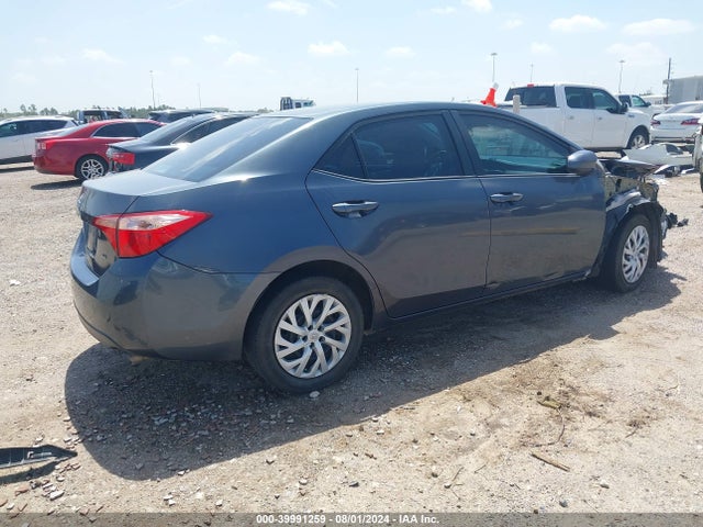 Toyota COROLLA LE 2018 5YFBURHE1JP768286 Image 4