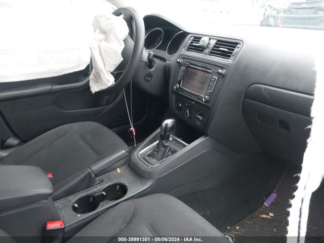 3VW2K7AJXFM210465 Volkswagen Jetta 2.0l S