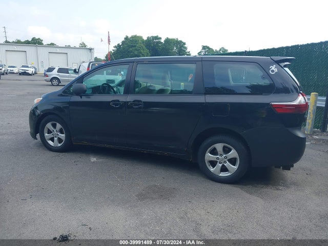 Toyota Sienna L 7 Passenger 2017 5TDZZ3DC0HS860346 Image 14
