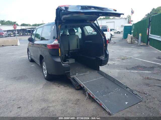 Toyota Sienna L 7 Passenger 2017 5TDZZ3DC0HS860346 Image 17
