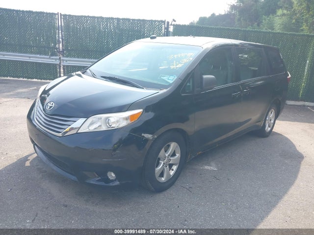 Toyota Sienna L 7 Passenger 2017 5TDZZ3DC0HS860346 Image 2