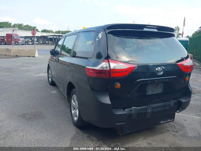 Toyota Sienna L 7 Passenger 2017 5TDZZ3DC0HS860346 Image 3