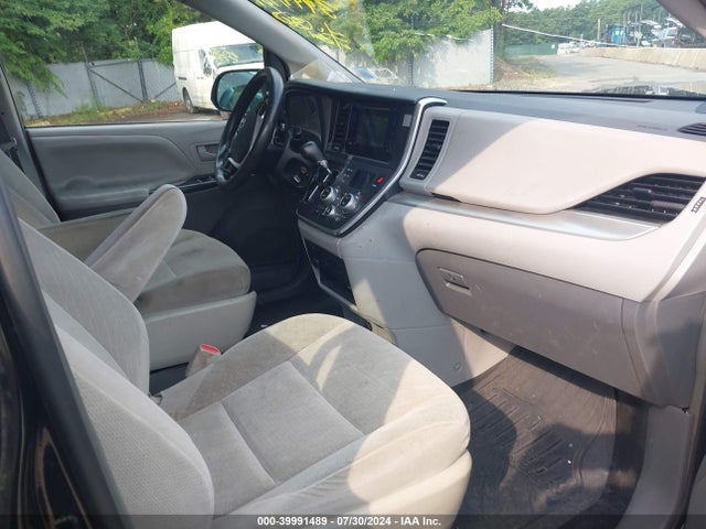 Toyota Sienna L 7 Passenger 2017 5TDZZ3DC0HS860346 Image 5