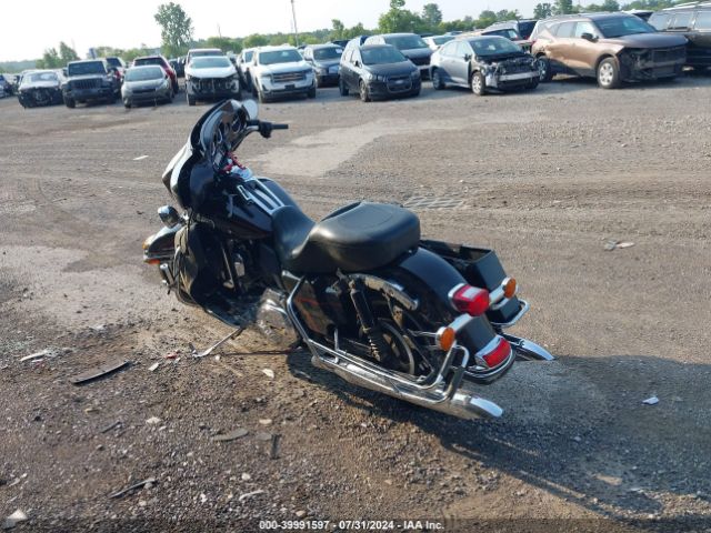 2011 HARLEY-DAVIDSON FLHTCU 1HD1FC413BB608785 Photo 2