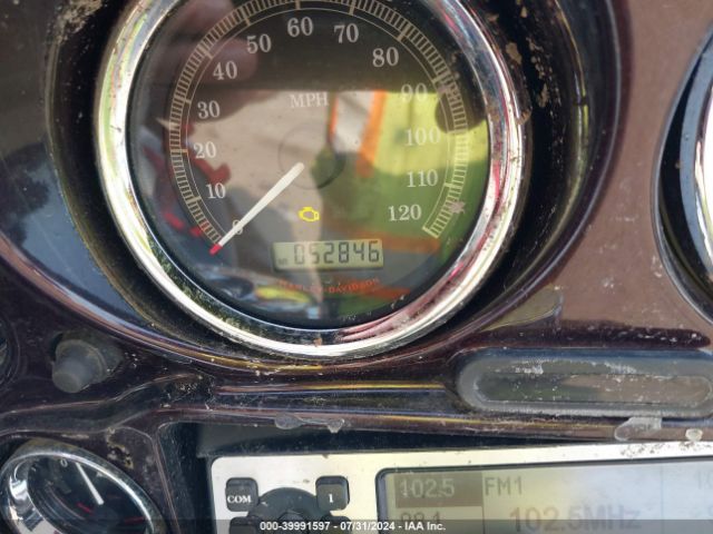 2011 HARLEY-DAVIDSON FLHTCU 1HD1FC413BB608785 Photo 6