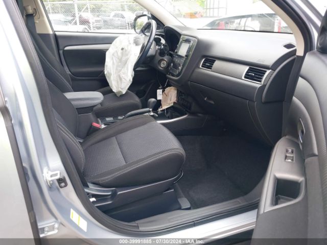 JA4AD2A30HZ011417 Mitsubishi Outlander Es