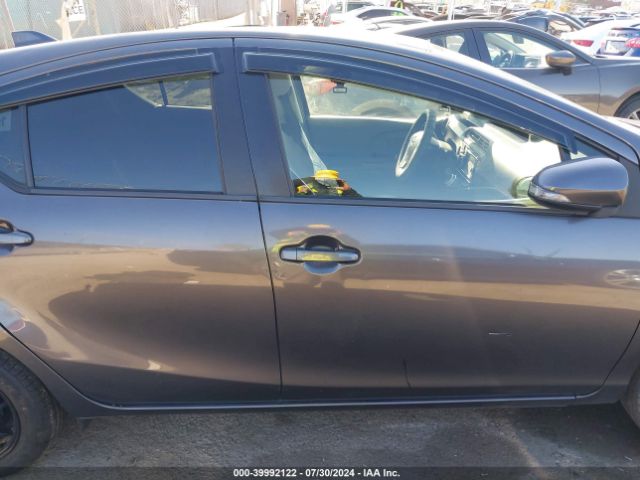 JTDKDTB33F1112364 Toyota Prius C One