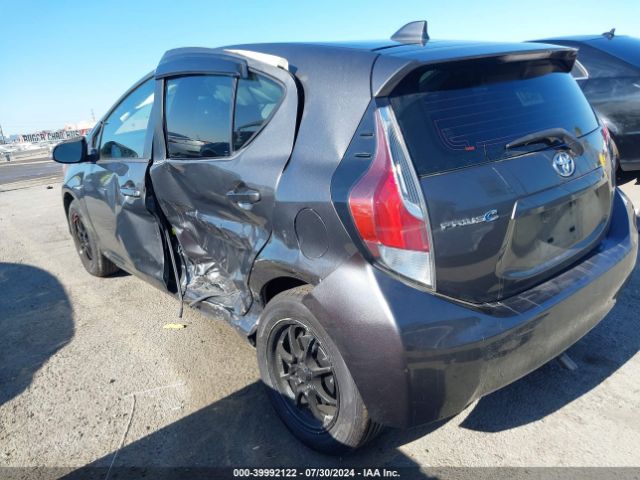 JTDKDTB33F1112364 Toyota Prius C One